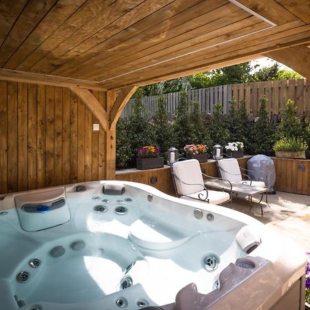Cotswold Cottage With Hot Tub Bledington المظهر الخارجي الصورة